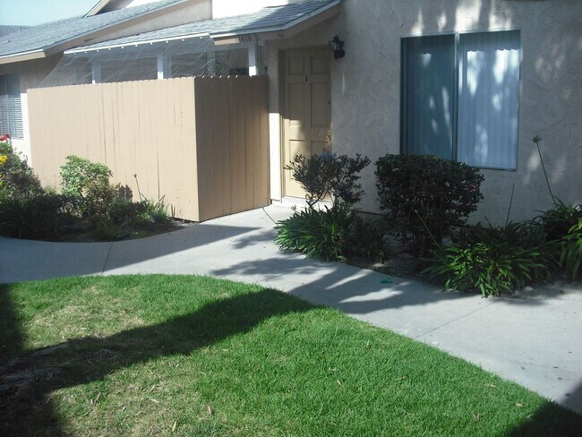 Foto del edificio - Gorgeous 2 story 2 bedroom 2 bath Townhome