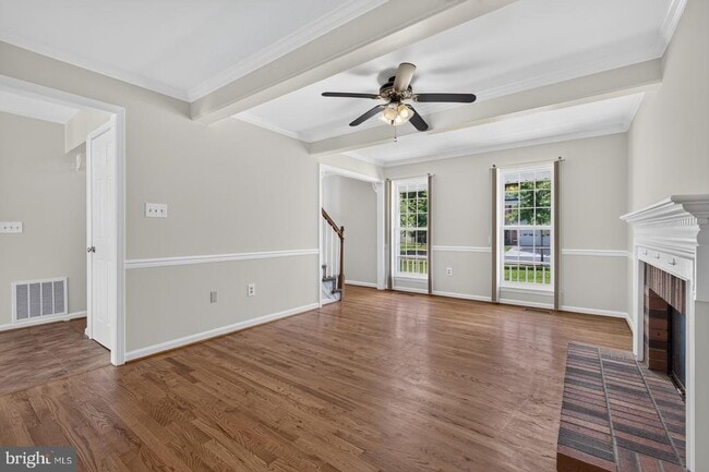 Building Photo - 811 Chatsworth Dr