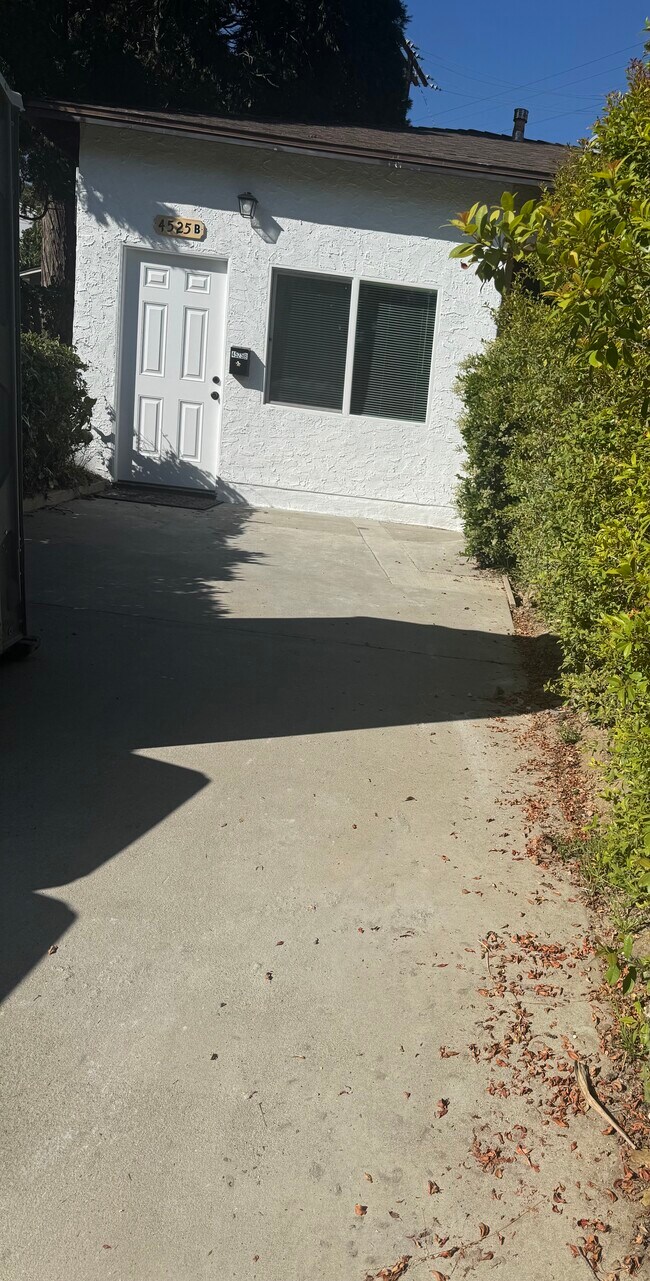 Building Photo - 4525 Dunsmore Ave