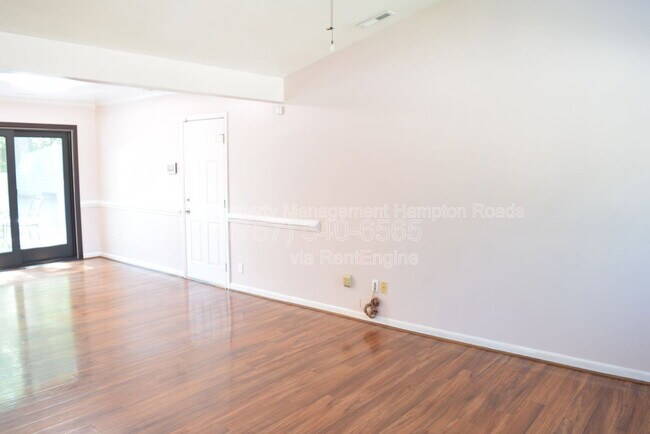 Foto del edificio - 826 Maywood Cir