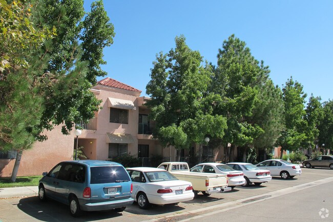 Foto del edificio - Cedar Town Square