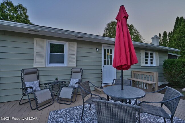 Building Photo - 2111 Lakeside Dr