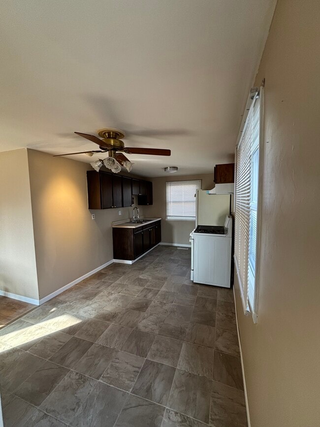 Building Photo - 105 Adobe Cir