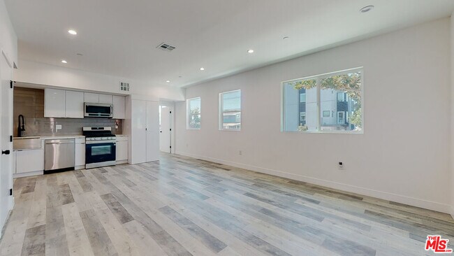Foto del edificio - 236 N Burlington Ave
