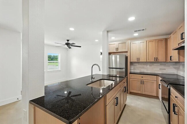 Building Photo - 3206 Sayle St