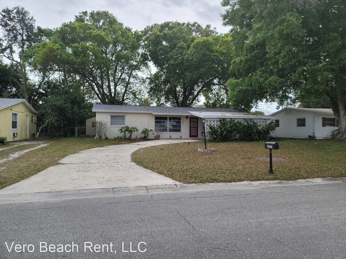 Foto principal - 3 br, 2 bath House - 2433 1st Pl SW