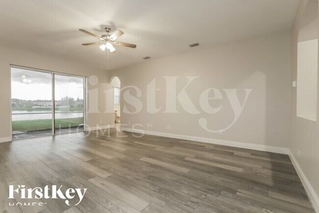 Foto del edificio - 8109 Orange Spring Dr