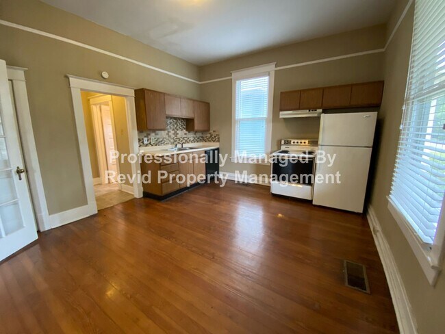 Foto del edificio - Great Studio Apartment in the heart of Mid...
