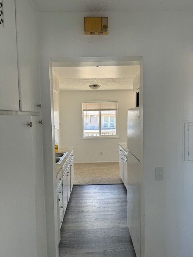 Building Photo - 628 BERRYDALE