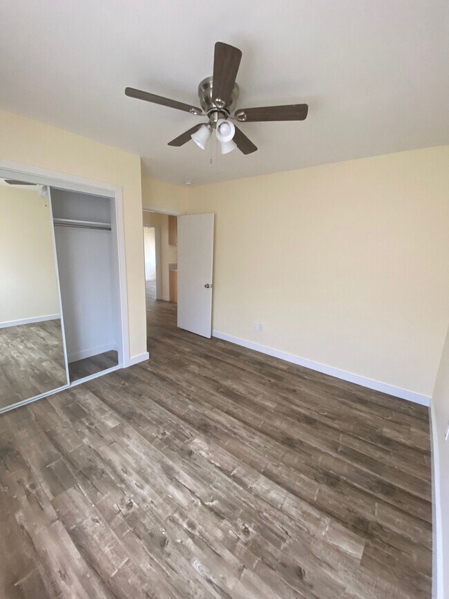 Dormitorio - 886-894 E 43rd Pl