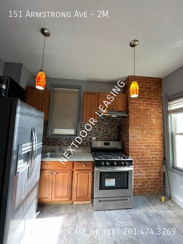 Foto principal - 151 Armstrong Ave