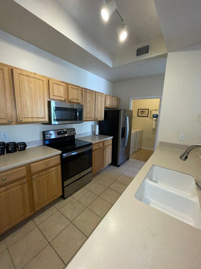 Building Photo - Furnished End Unit 2 Bedroom 2 Bath 2nd fl...