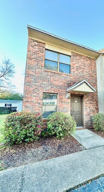 Foto principal - 696 Tyner St