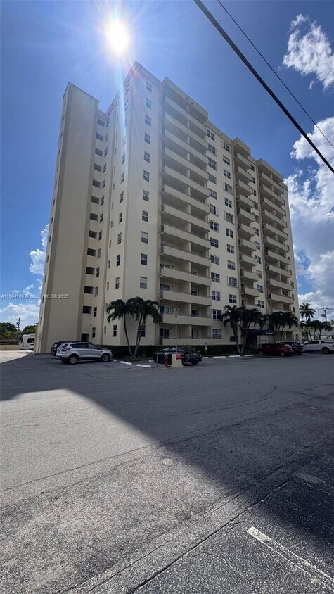 Foto principal - 900 NE 18th Ave