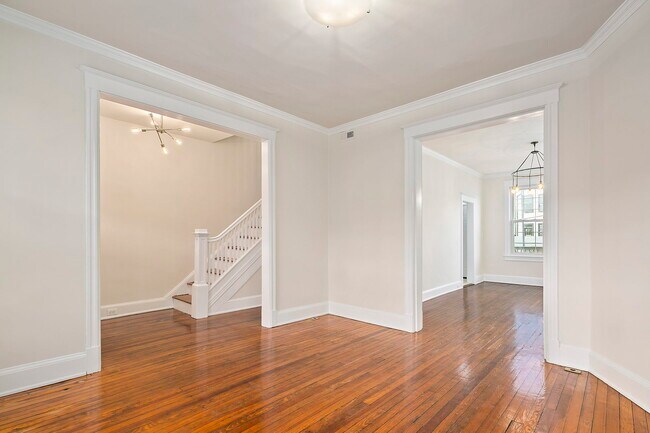 living room - 637 Kenyon St NW