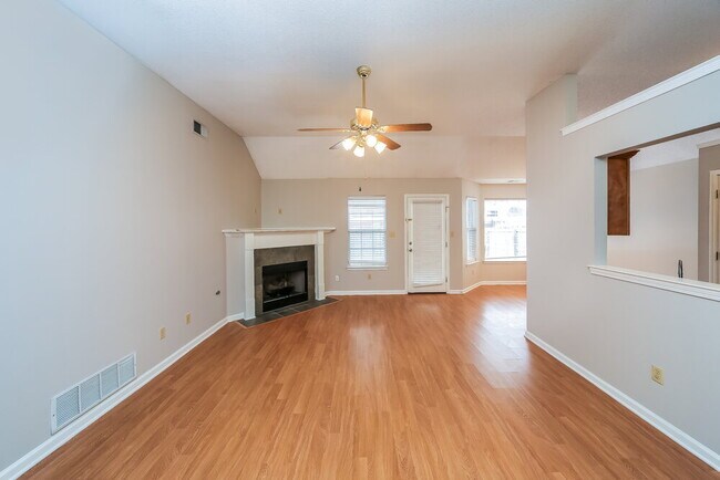 Foto del edificio - 8243 Cross Point Dr