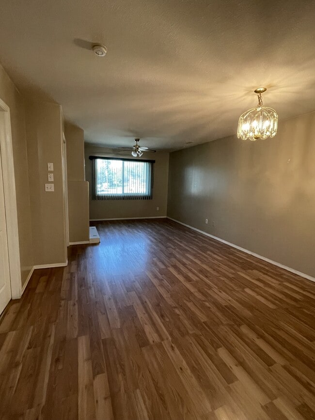 Building Photo - 160 Marsh Dr