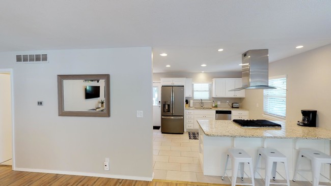 Building Photo - 1208 Red Bud Dr