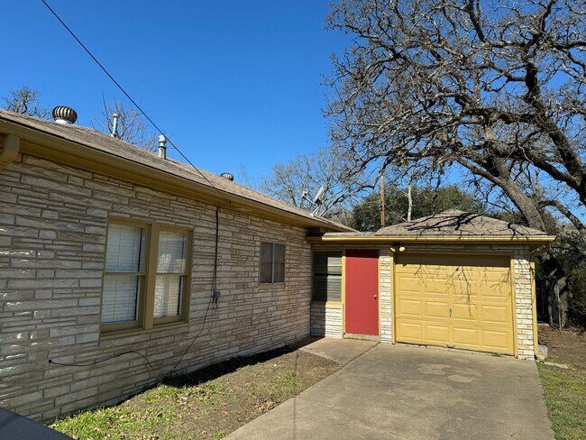 Foto del edificio - Bryan -2 Bedroom 1 Bath Home with Fenced b...