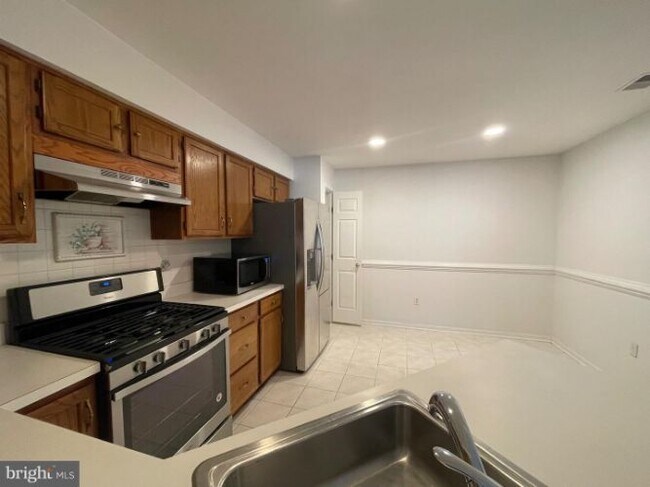 Building Photo - 8323 Green Heron Way
