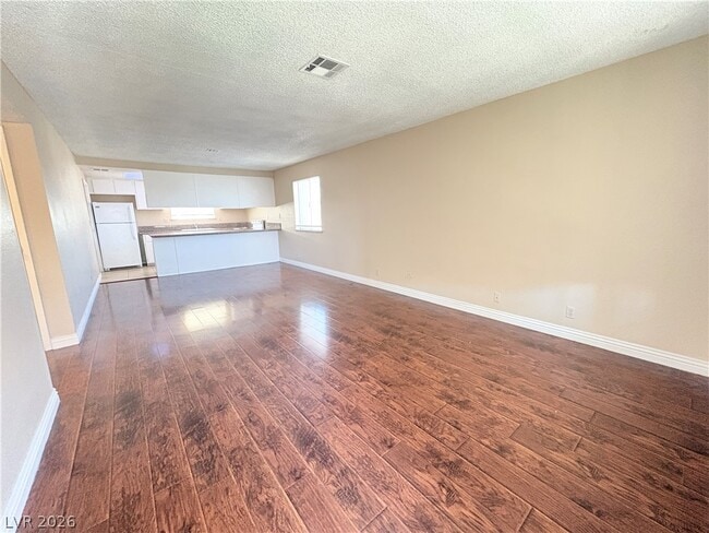 Building Photo - 4689 W Sand Creek Ave