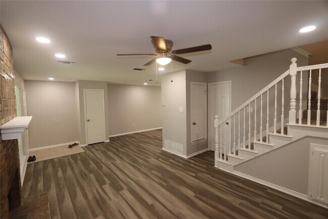 Foto del edificio - 221 McCarley Pl