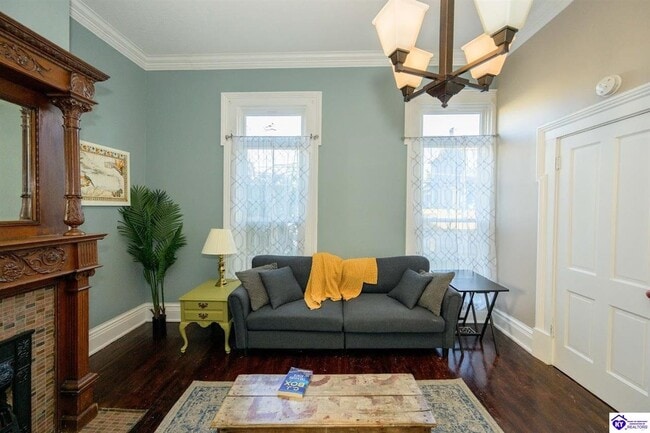 Building Photo - 208 N Mulberry St