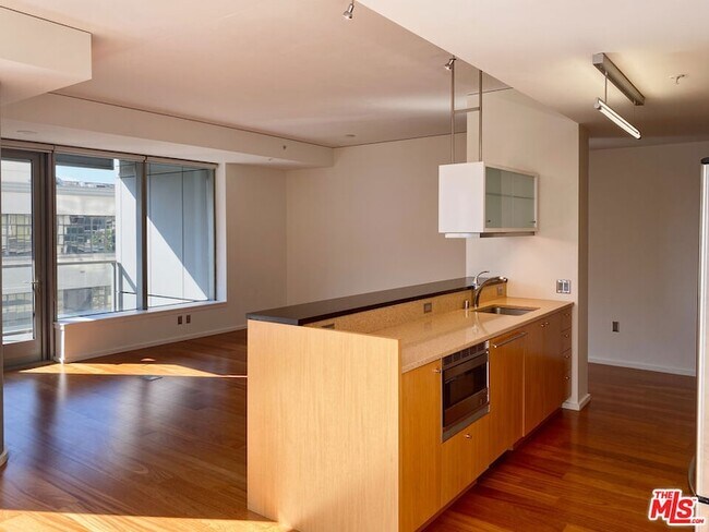 Foto del edificio - 1155 S Grand Ave