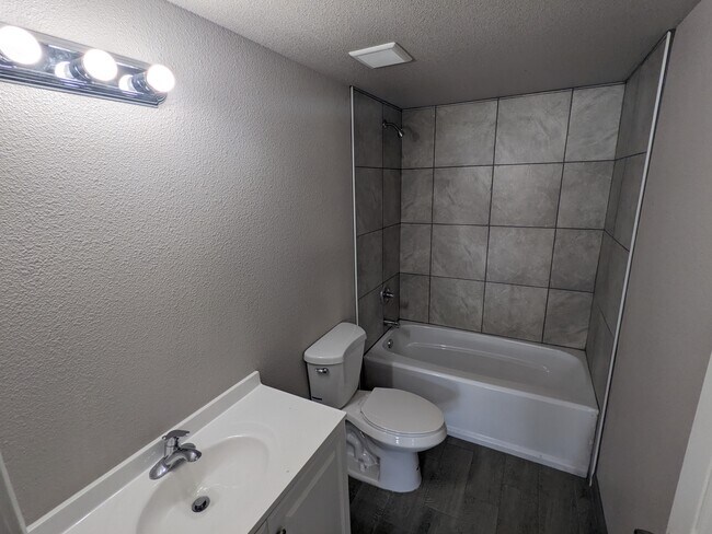 Foto del edificio - 1210 W 3rd St