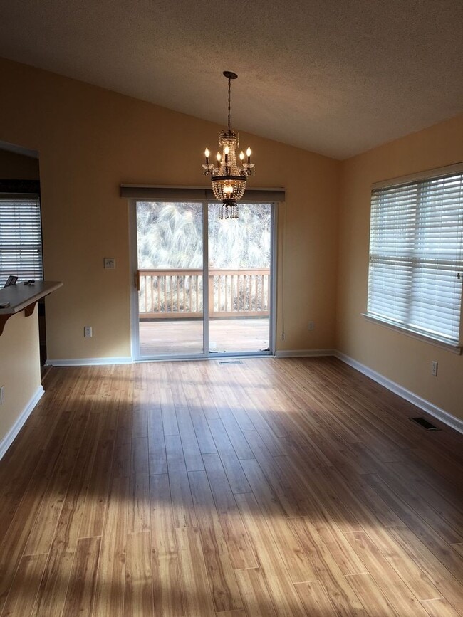 Building Photo - 88 E Danbury Ln