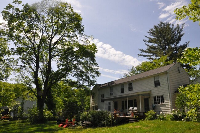 Foto del edificio - 62 Cherry Hill Rd
