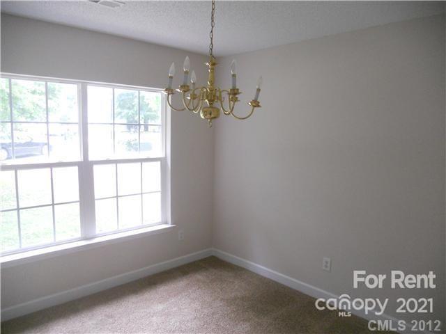 Foto del edificio - 8037 Shiny Meadow Ln