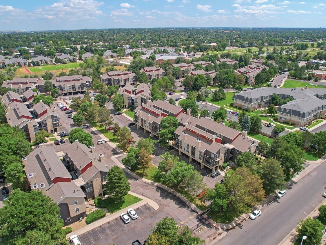 Advenir at Del Arte Townhomes Apartments in Aurora, CO