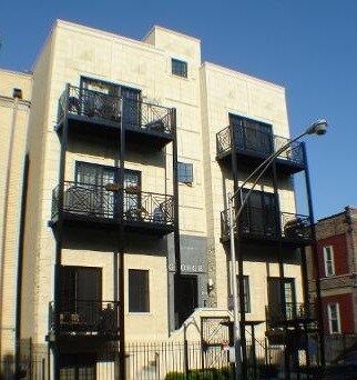 Building Photo - 3754 N Wilton Ave