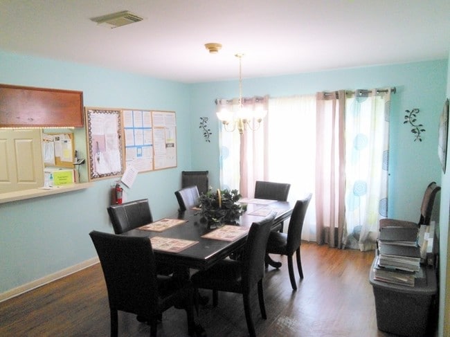 Building Photo - TARC GROUP HOME 5 APARTMENTS