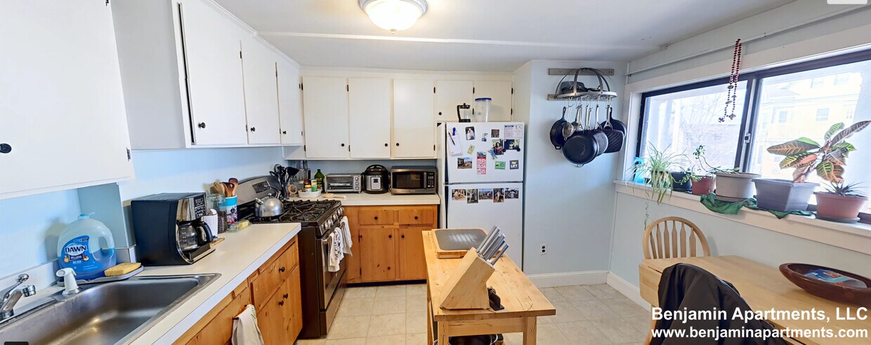 Primary Photo - 60 Atherton St
