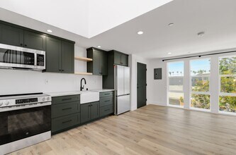 Building Photo - 3010 Suncrest Dr