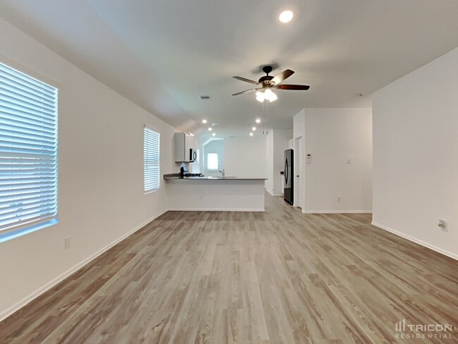 Building Photo - 210 Pine cavern dr
