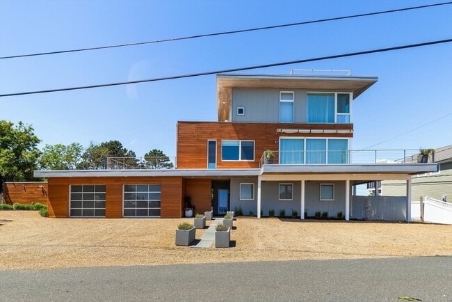 Building Photo - 132 Wingaersheek Rd