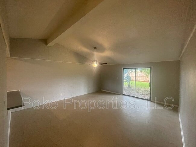Building Photo - 871 Von Blond