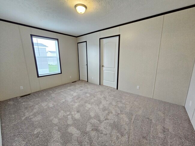 Building Photo - 46000 Geddes Rd