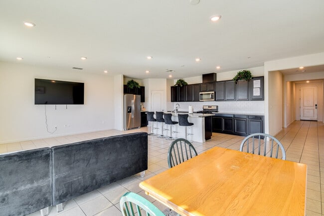 Building Photo - 1442 Copperfield Ave