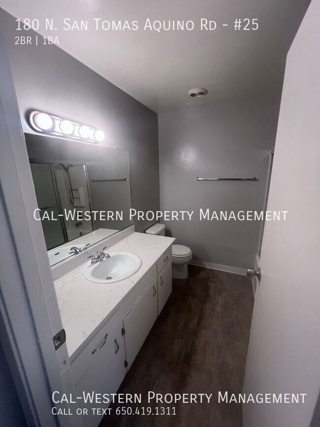 Building Photo - Corner unit, upstairs 2/1 apartment near W...