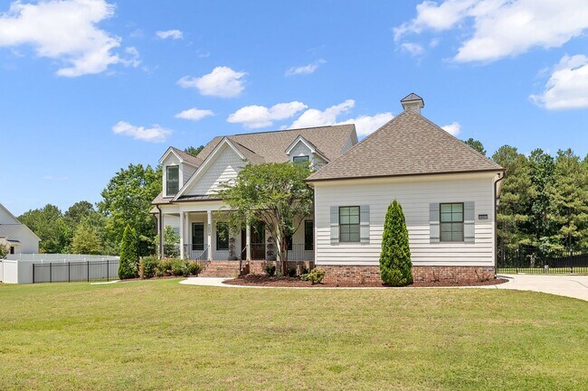 Foto del edificio - **Luxury 4/4 with Fenced in Yard**