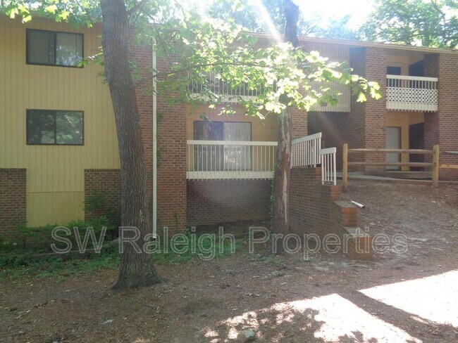 Building Photo - 1204 Schaub Dr