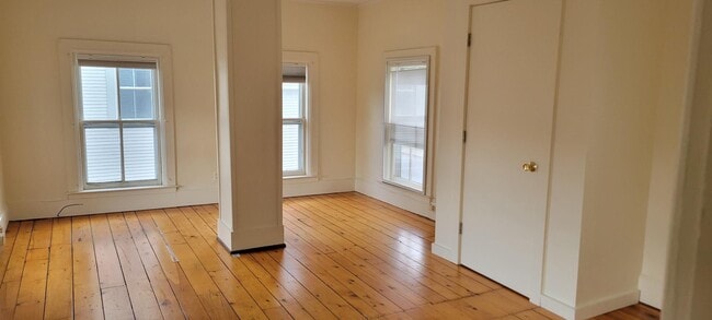 Building Photo - 56 Elm St