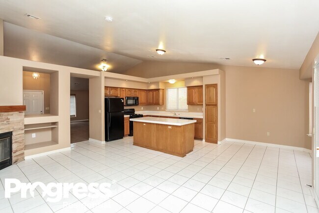 Building Photo - 5700 Silver Belle St