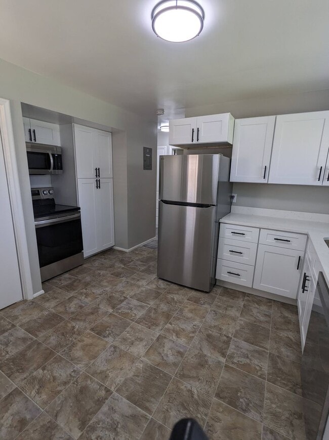 Building Photo - 1100 1100 E