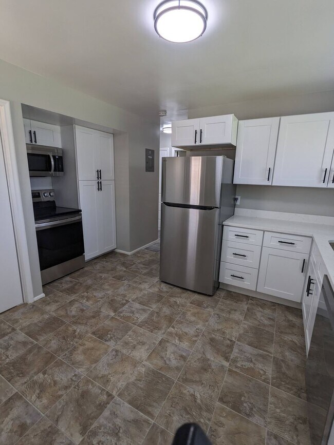 Photo - 1100 E Apartment