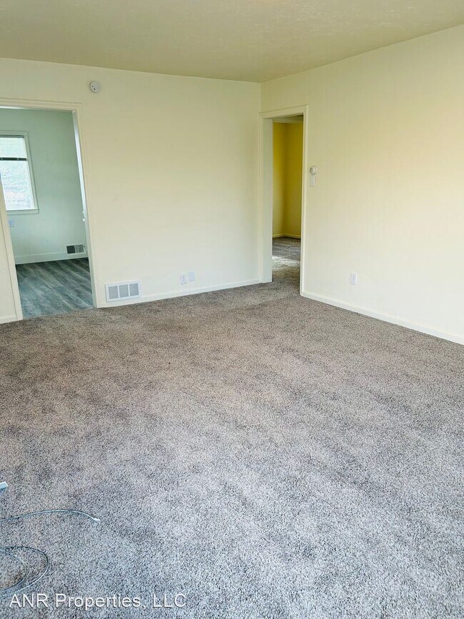 Building Photo - 4 br, 1 bath House - 333 W Carson